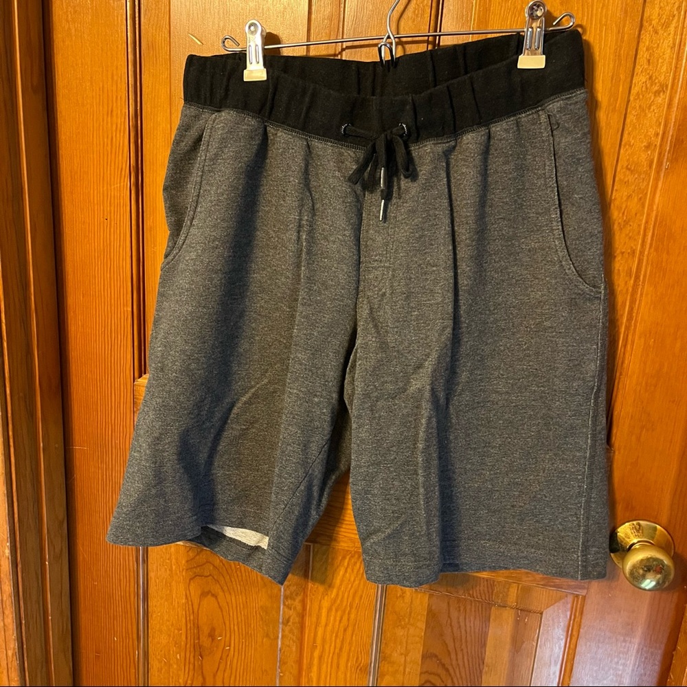 Mens Gray Chill Shorts (Large)